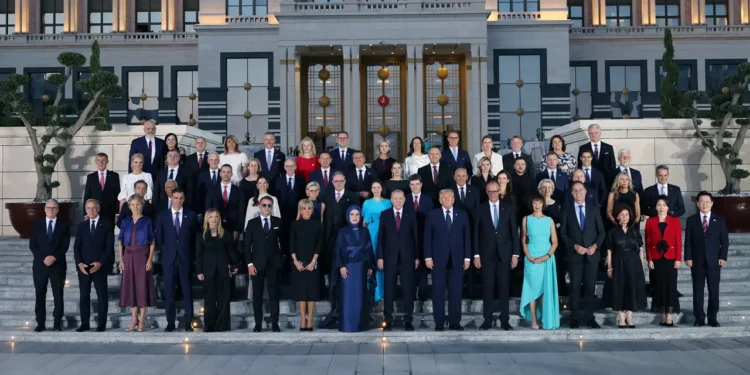 NATO Ankara Zirvesi’nde liderden aile fotoğrafı: Erdoğan ile Trump yan yana